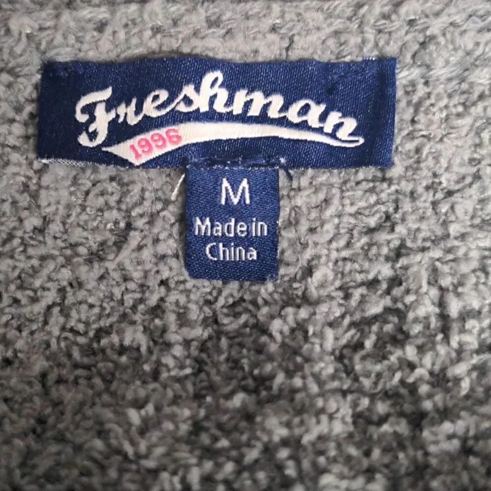 Freshman Cropped Sweater   - Picture 4 of 5